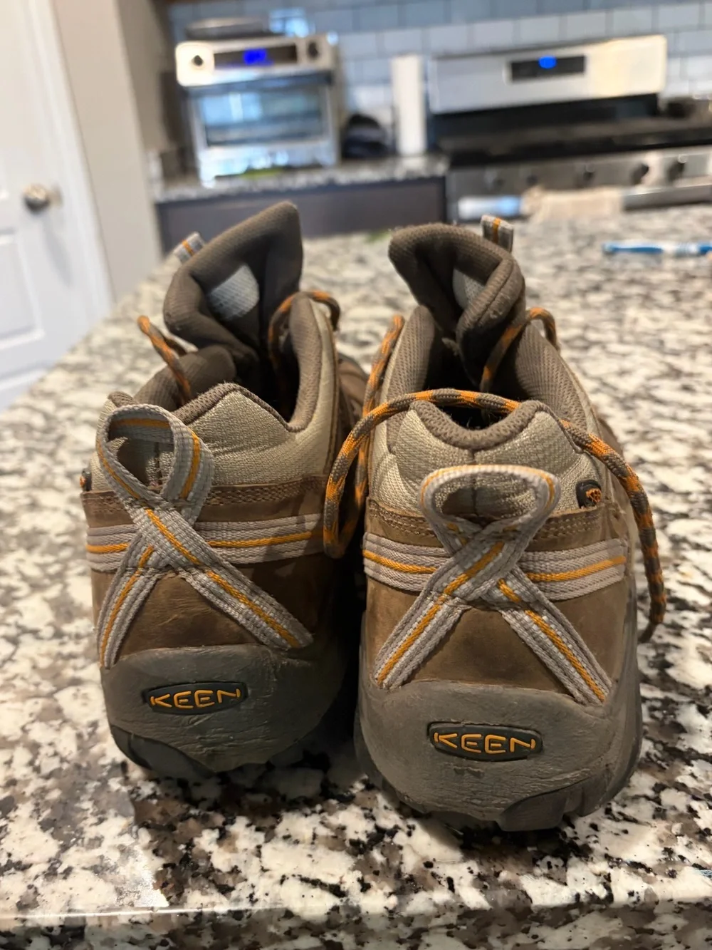 Keen Men's Voyageur Hiking Boots EU 46